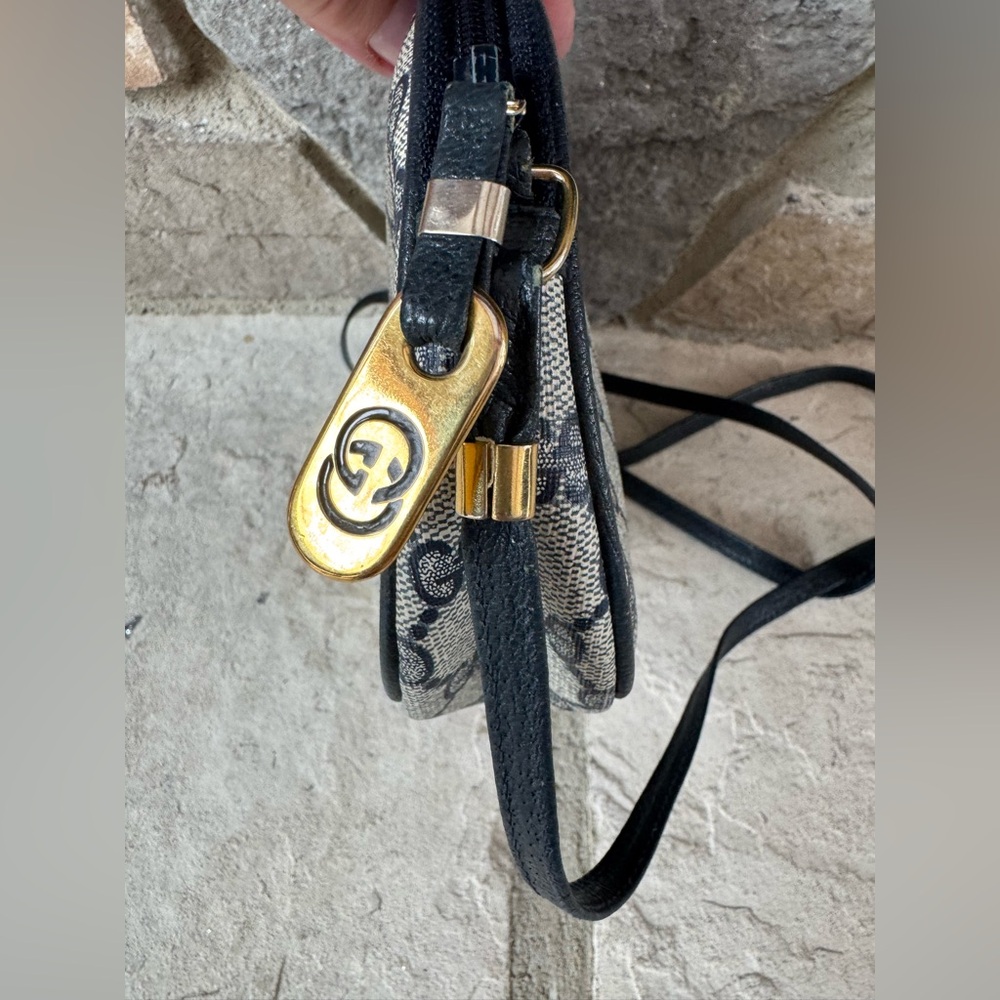 Gucci Vintage Oval Crossbody in Navy - Picture 8 of 16